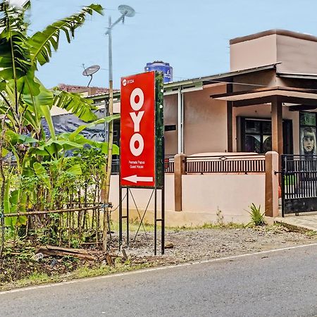 Oyo 91334 Permata Papua Guest House Pameungpeuk  ภายนอก รูปภาพ