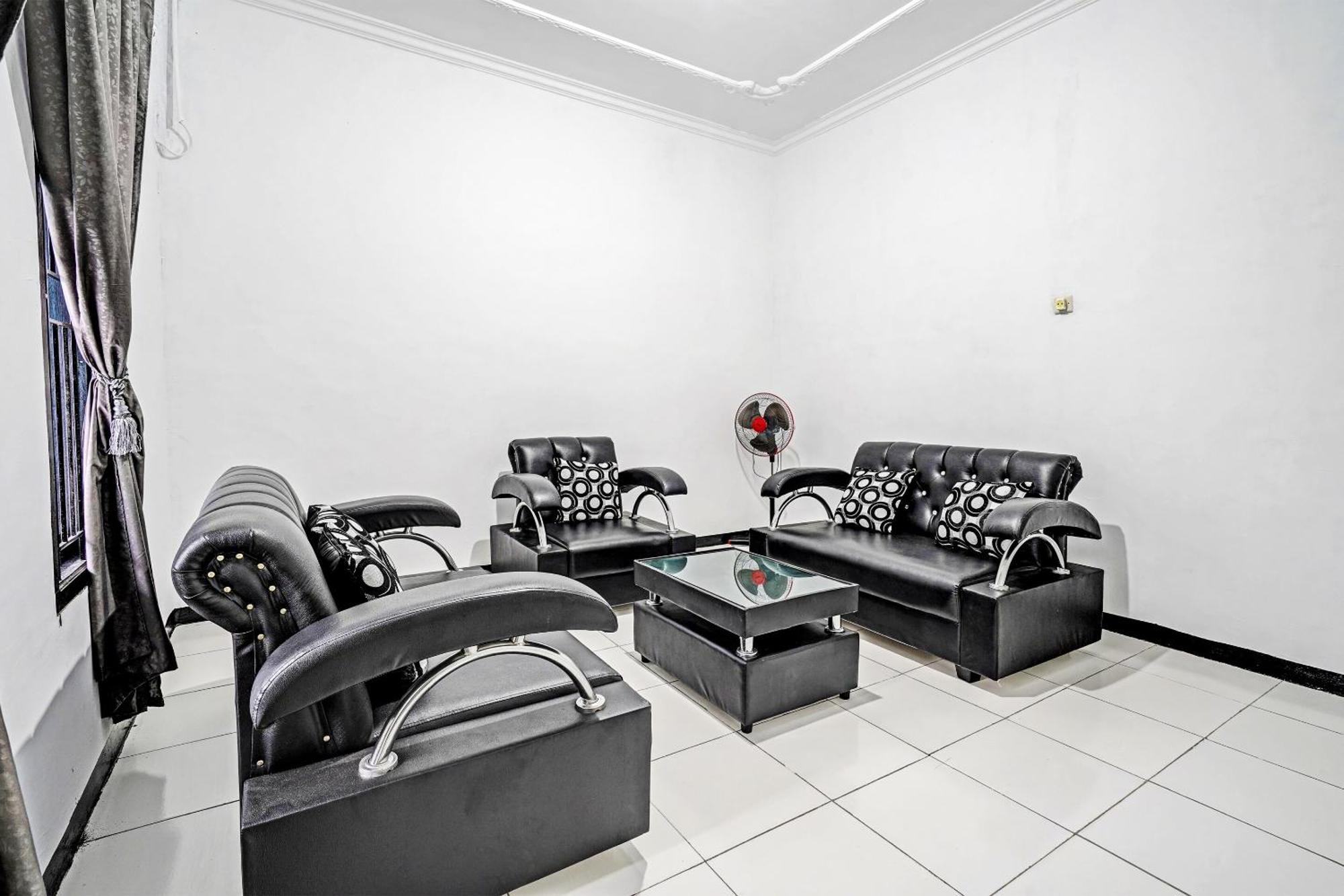 Oyo 91334 Permata Papua Guest House Pameungpeuk  ภายนอก รูปภาพ