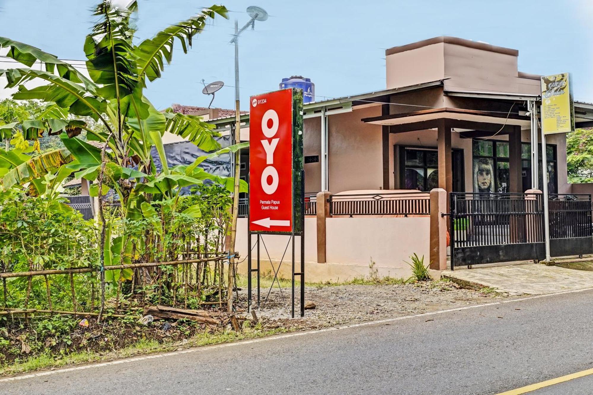 Oyo 91334 Permata Papua Guest House Pameungpeuk  ภายนอก รูปภาพ