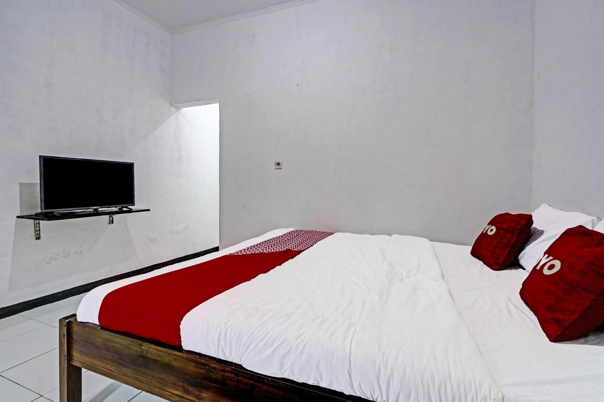 Oyo 91334 Permata Papua Guest House Pameungpeuk  ภายนอก รูปภาพ