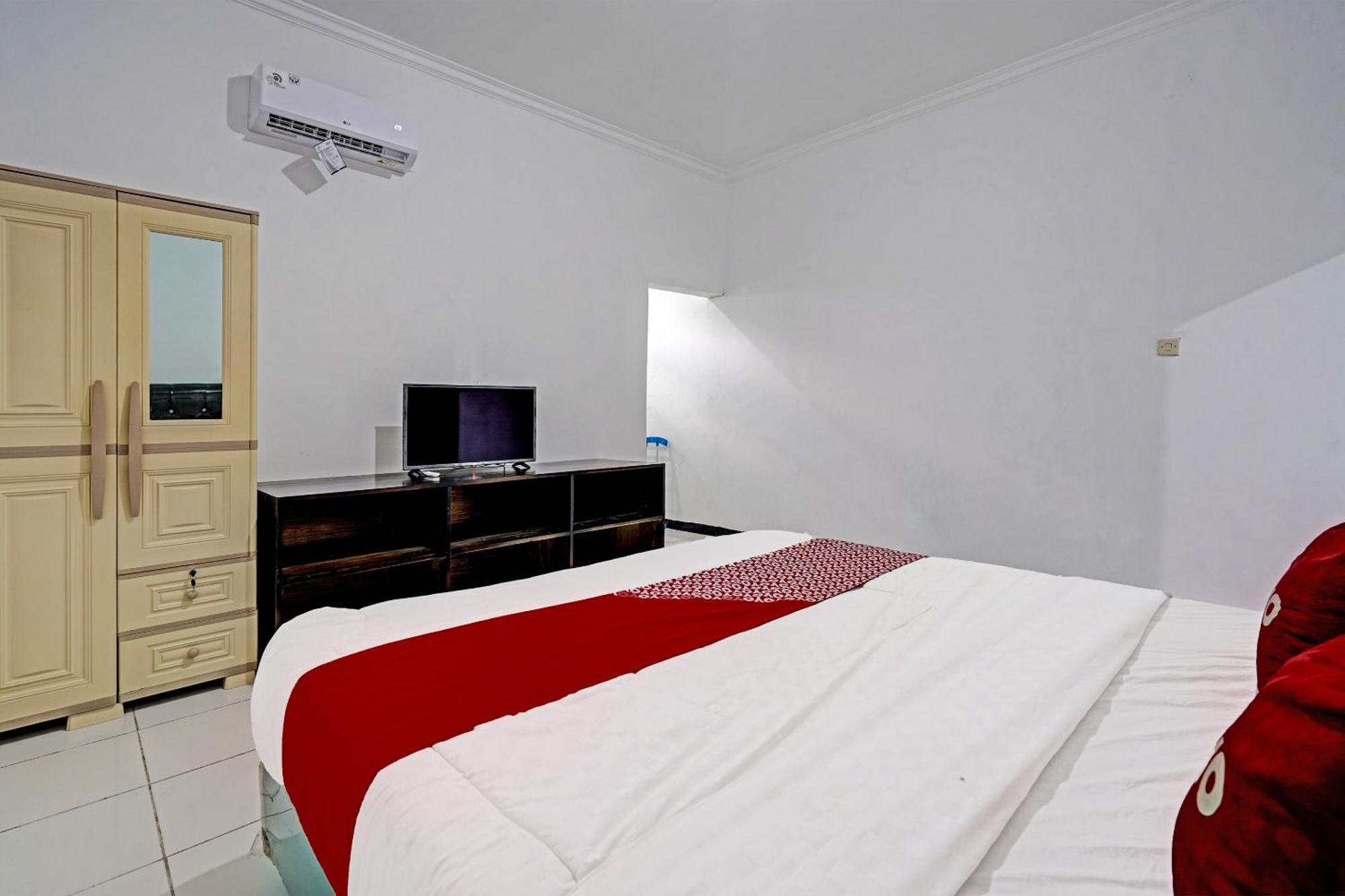 Oyo 91334 Permata Papua Guest House Pameungpeuk  ภายนอก รูปภาพ