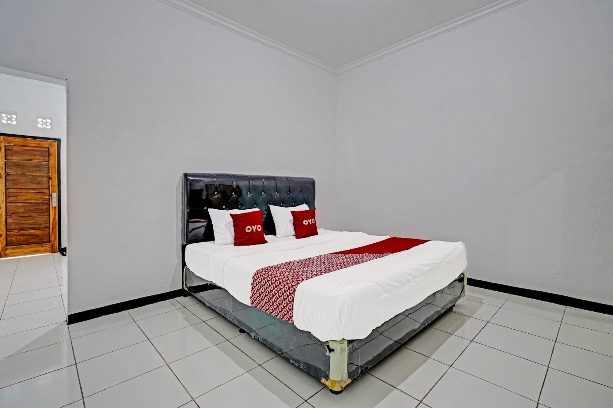 Oyo 91334 Permata Papua Guest House Pameungpeuk  ภายนอก รูปภาพ