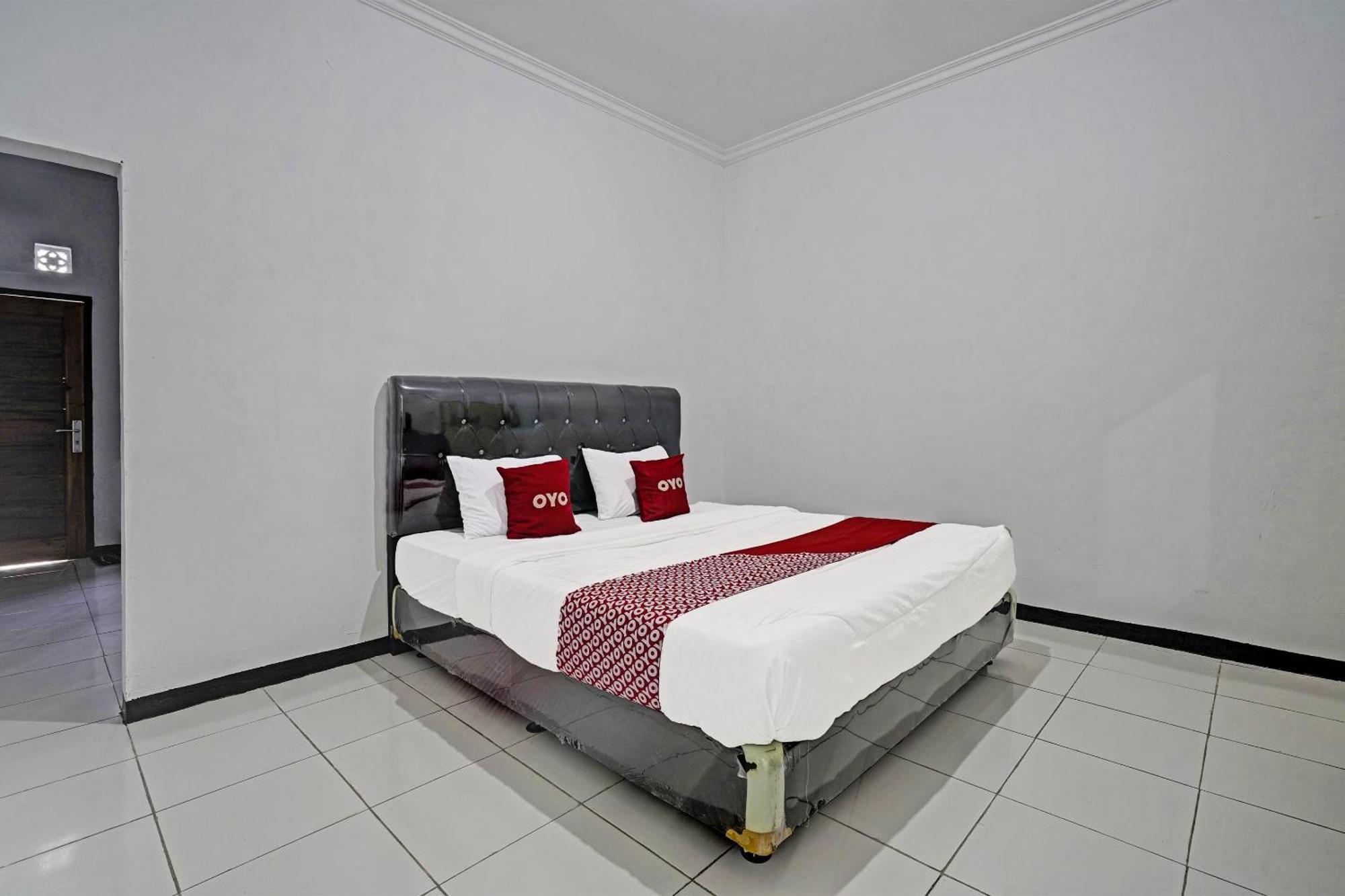 Oyo 91334 Permata Papua Guest House Pameungpeuk  ภายนอก รูปภาพ