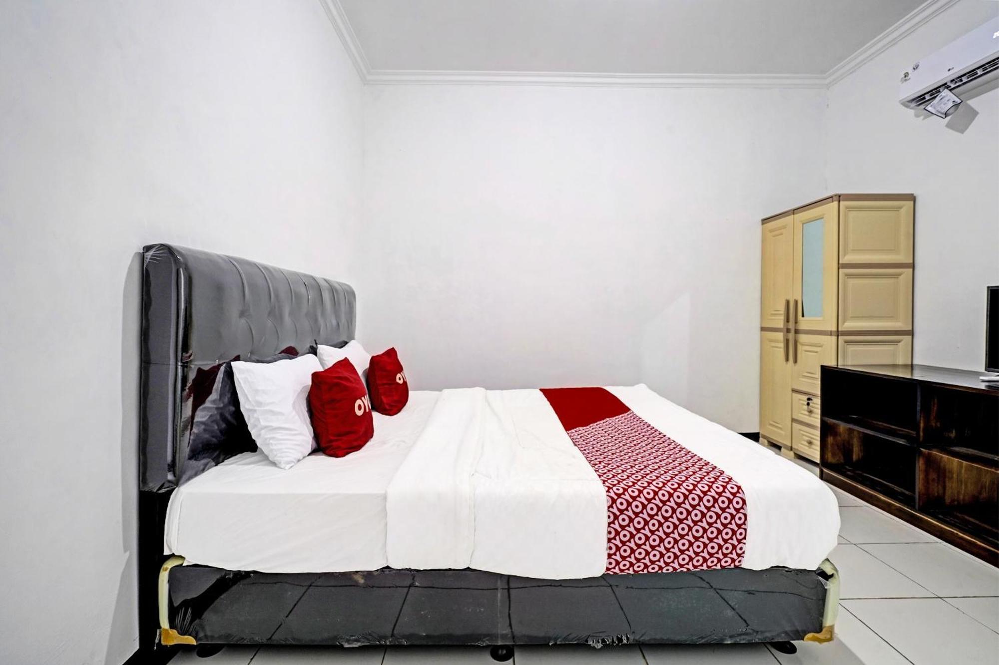 Oyo 91334 Permata Papua Guest House Pameungpeuk  ภายนอก รูปภาพ