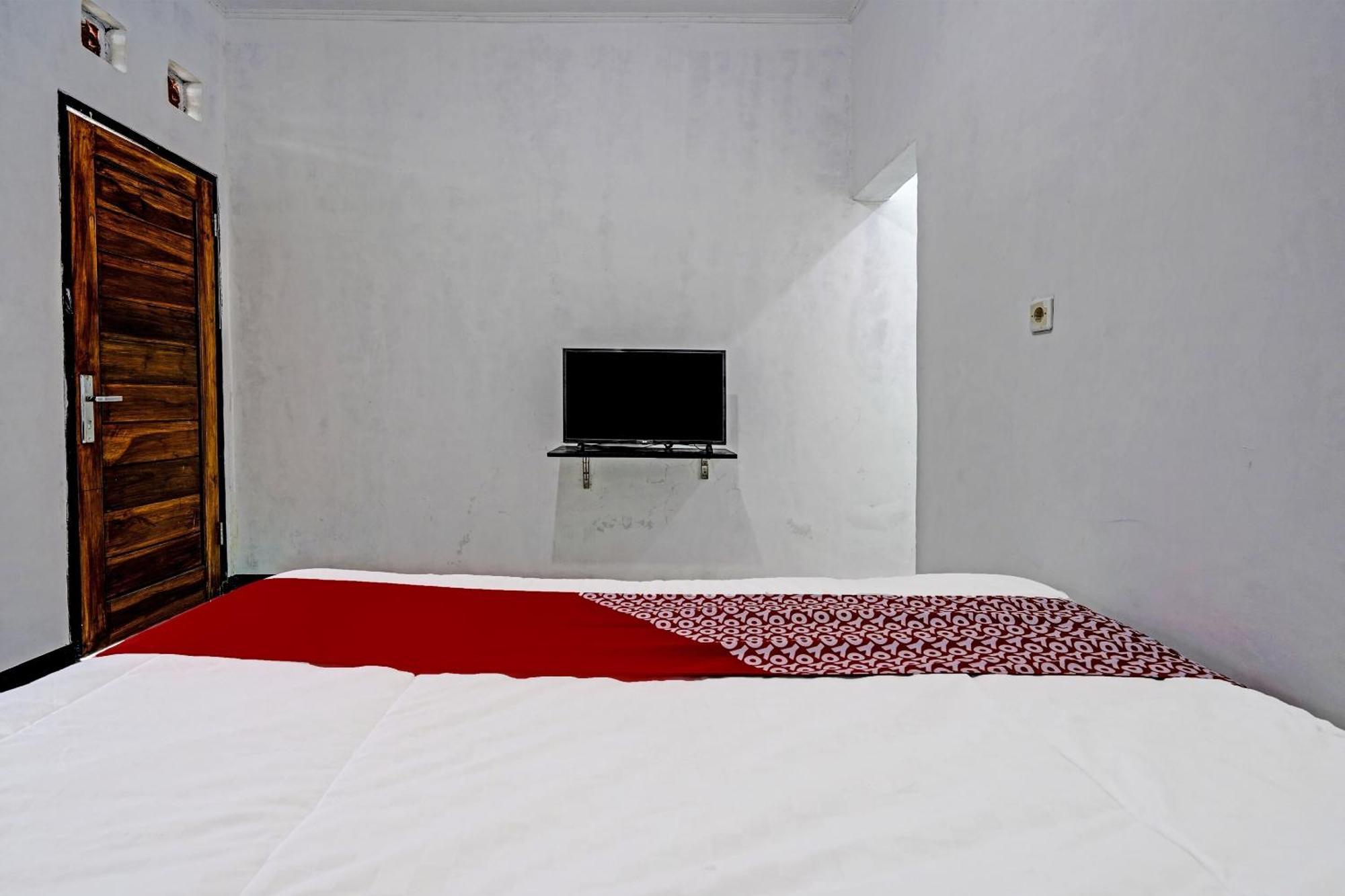 Oyo 91334 Permata Papua Guest House Pameungpeuk  ภายนอก รูปภาพ