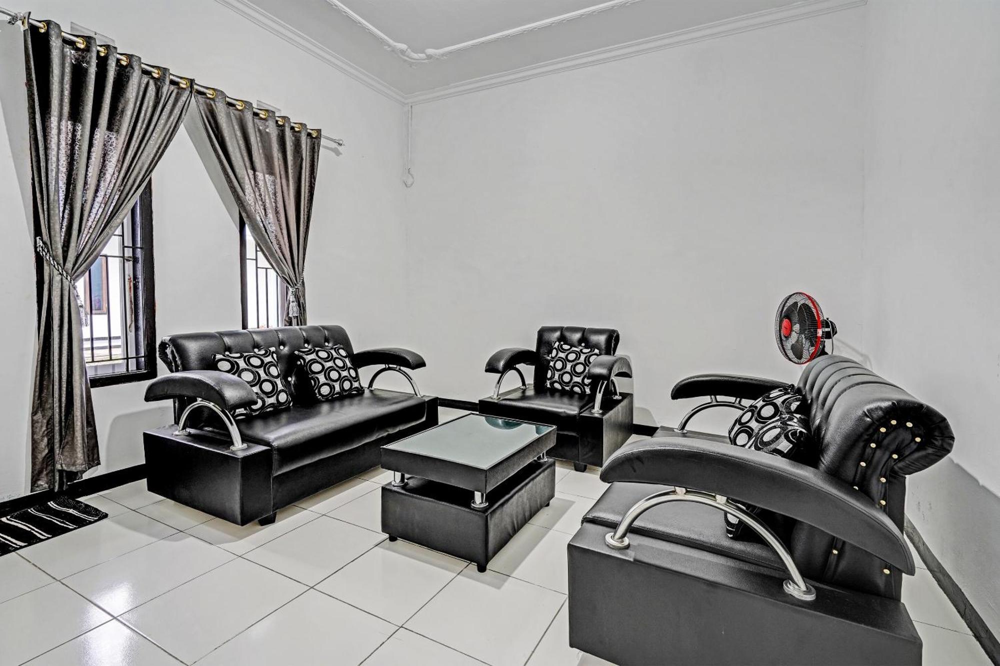 Oyo 91334 Permata Papua Guest House Pameungpeuk  ภายนอก รูปภาพ