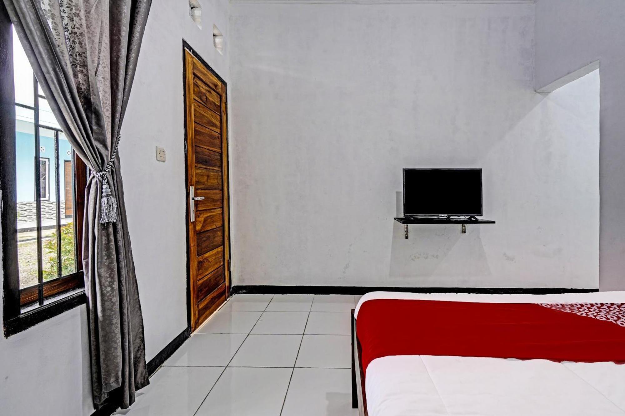 Oyo 91334 Permata Papua Guest House Pameungpeuk  ภายนอก รูปภาพ