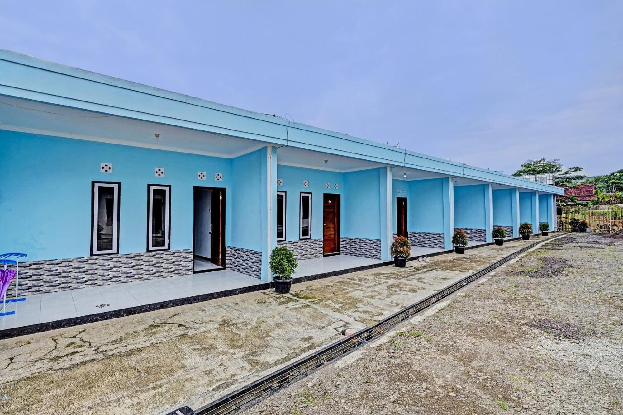 Oyo 91334 Permata Papua Guest House Pameungpeuk  ภายนอก รูปภาพ