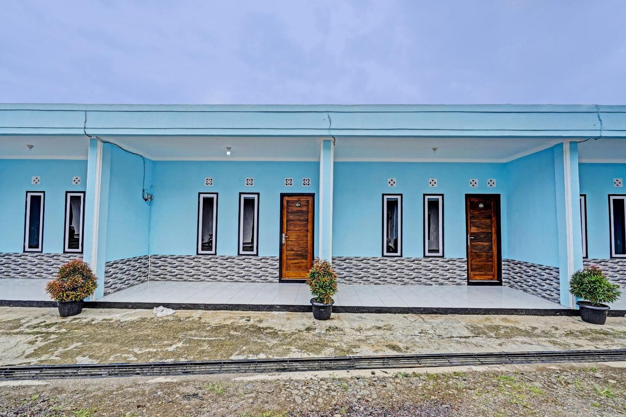 Oyo 91334 Permata Papua Guest House Pameungpeuk  ภายนอก รูปภาพ