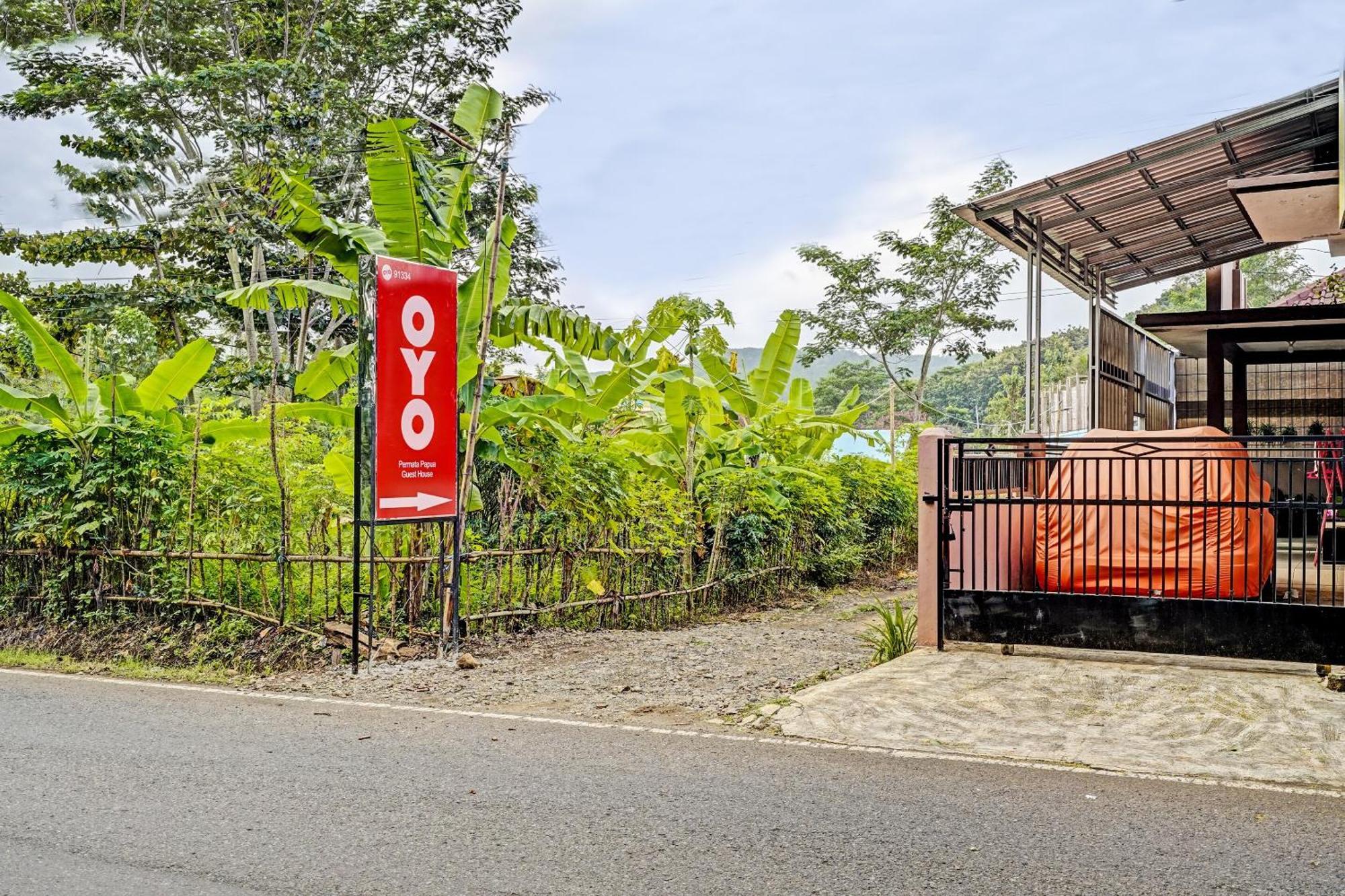Oyo 91334 Permata Papua Guest House Pameungpeuk  ภายนอก รูปภาพ